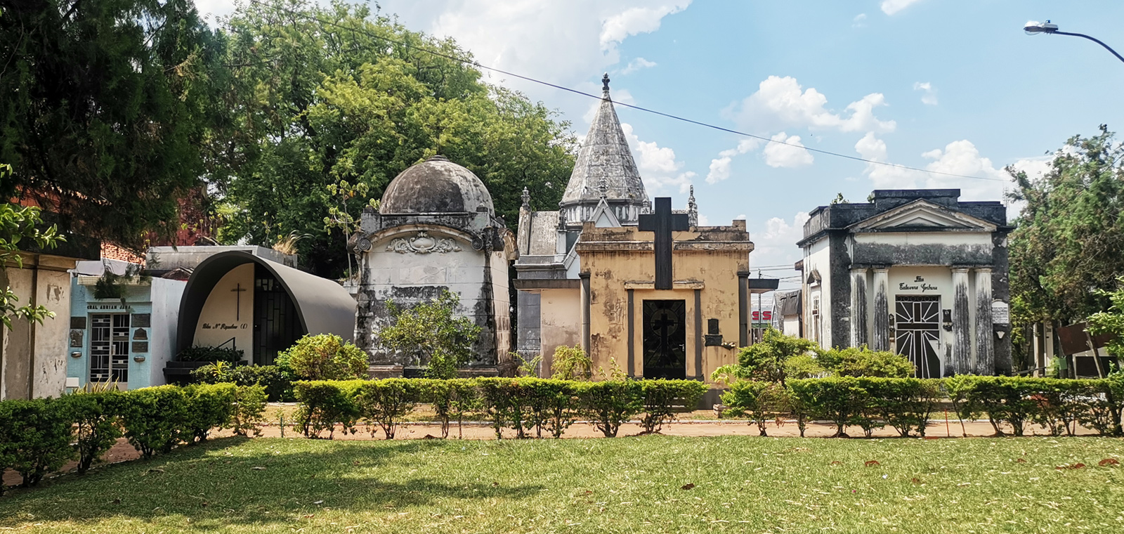 Recorriendo el Cementerio de la Recoleta de Asunción: la historia y la arquitectura de la ciudad de los muertos